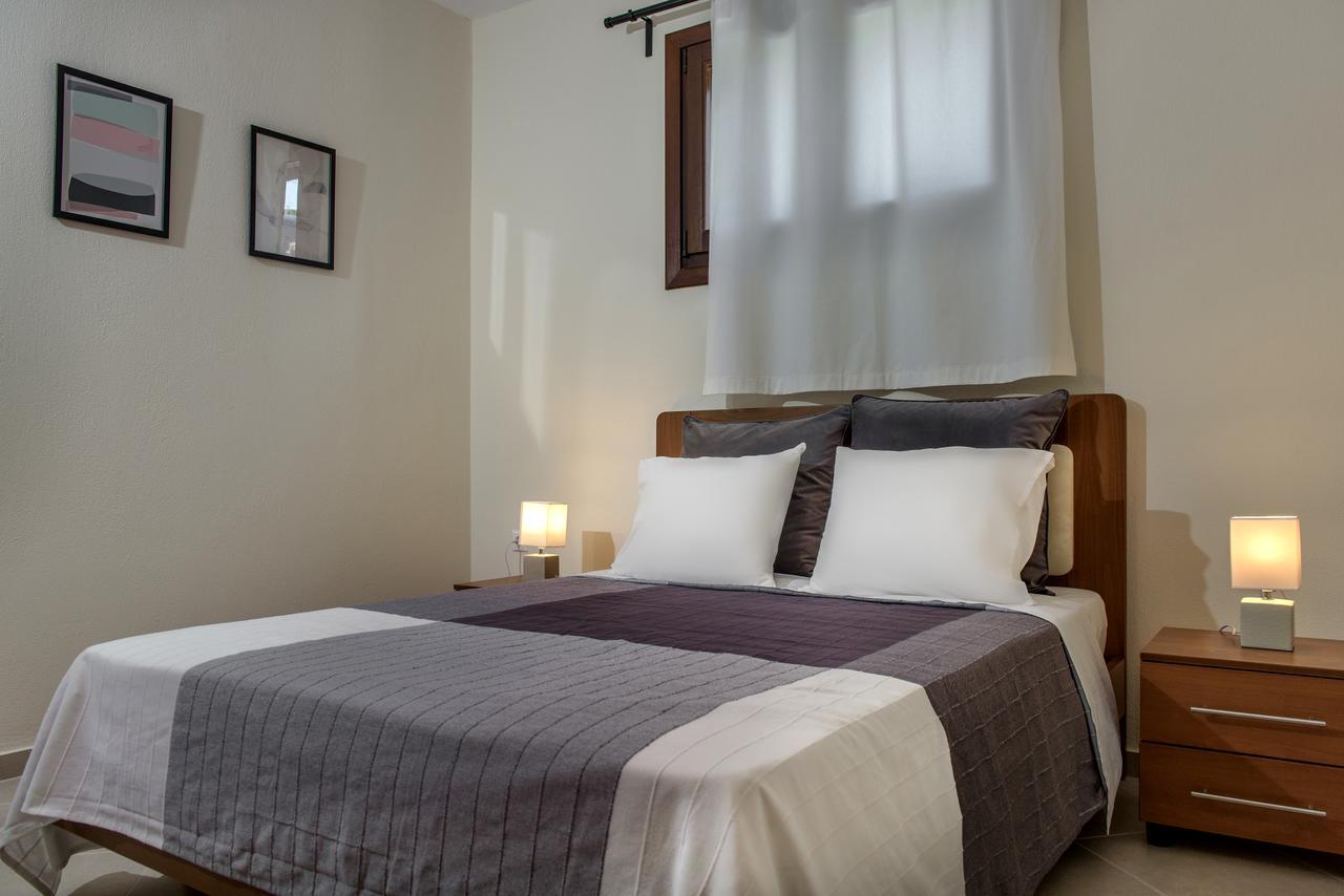 Pleiades Casual Living Apartment Nea Roda Exterior photo